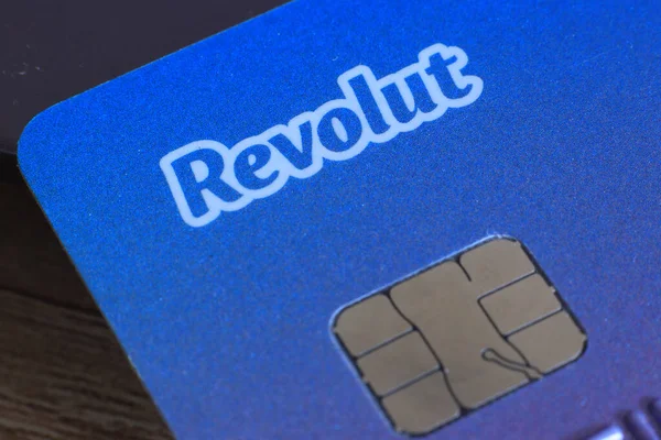 ベルリン ドイツ 2021年4月21日 銀行カード上の革命的なロゴ Revolutは 暗号通貨を購入 保有するための迅速 簡単で簡単な方法です — ストック写真