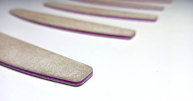 Tırnak kesmek için manikür pedikür dosyaları. Kullanılmış ve kötü durumda. Tırnak kesmek için manikür dosyaları. Kullanılan manikür araçları