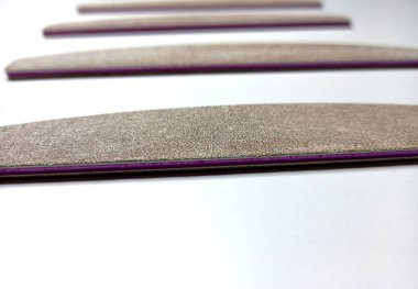 Tırnak kesmek için manikür pedikür dosyaları. Kullanılmış ve kötü durumda. Tırnak kesmek için manikür dosyaları. Kullanılan manikür araçları