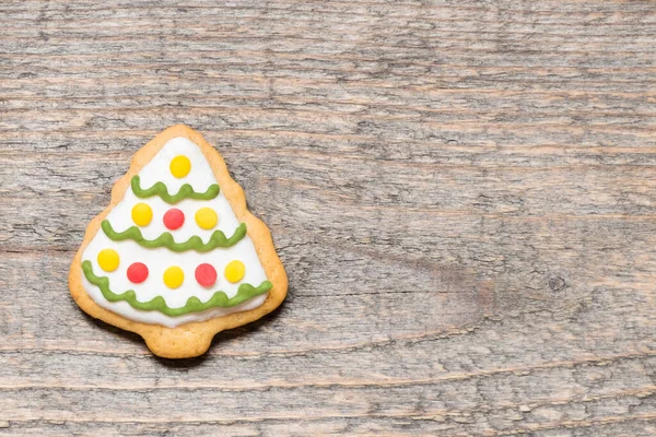 Biscuit Noël Forme Arbre Sur Fond Bois — Photo