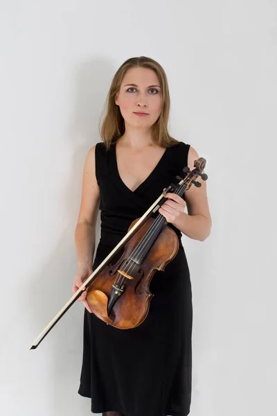 Jovem Professor Feliz Com Violino Fundo Claro Vertical — Fotografia de Stock