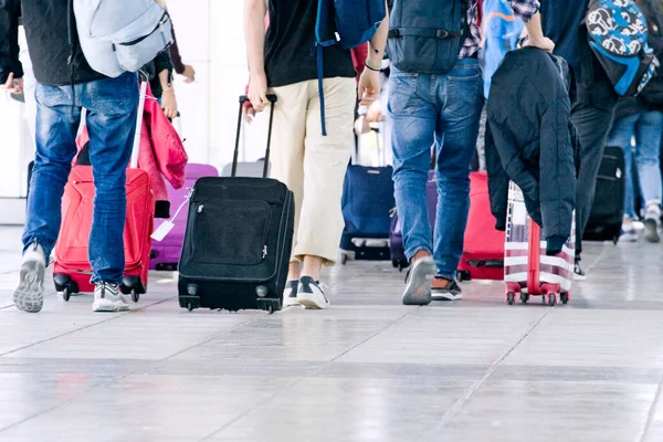 Acele et, havaalanına git, Coronavirus 'a git.,