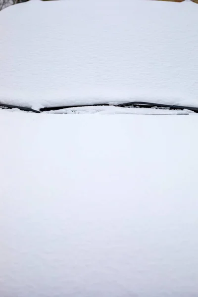 Besneeuwde Kap Van Een Auto Natuurlijke Achtergrond Eerste Sneeuw — Stockfoto