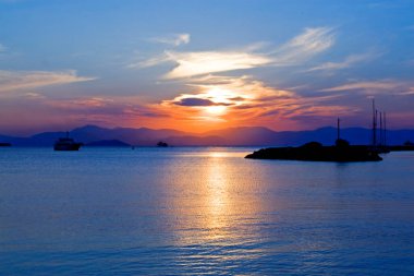 Yunanistan 'ın Aegina adasında gün batımı Akdeniz' de