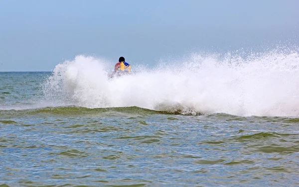 Bakom Föraren Jet Ski Rider Det Öppna Havet Och Hög — Stockfoto