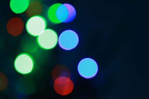 Luzes Férias Embaçadas Uma Árvore Natal Noite Fundo Escuro Ano — Fotografia de Stock