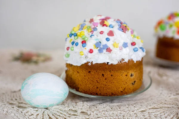 Pasteles Pascua Con Huevos Pascua Mantel Vintage Preparación Para Las — Foto de Stock