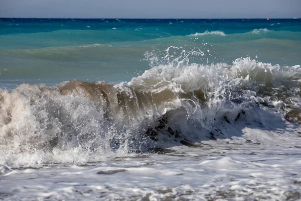 Große Wellen Mit Schaum Und Sand Ufernähe Ruhe Horizonta — Stockfoto