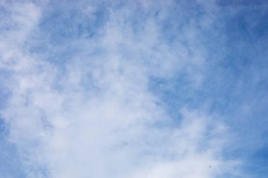 mavi doğal arkaplan mavi bulutlu, yatay