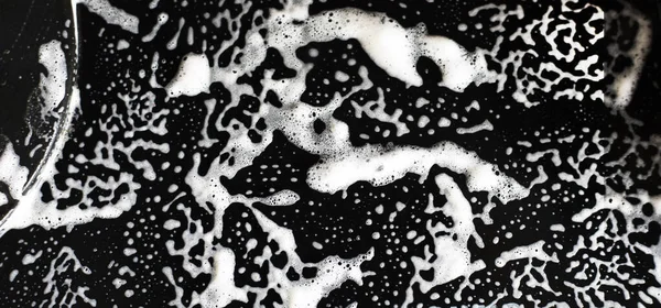 Wazig Abstract Zwart Wit Achtergrond Zeep Oplossing Glanzend Zwart Oppervlak — Stockfoto
