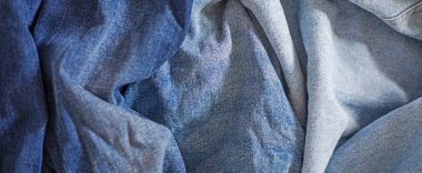 Kotun açık maviden koyu maviye üç gradyanı, kumaş dokusu, yatay