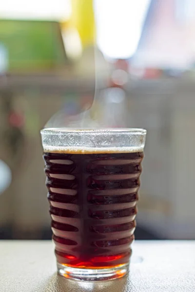 Чашка Горячего Стекла Кофе Случайном Фоне Вертикальный — стоковое фото