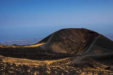 Gün boyunca Etna yanardağından güzel bir deniz manzarası. İtalya 'yı geziyorum..