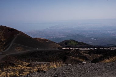 Gün boyunca Etna Dağı 'ndan deniz manzarası. İtalya 'ya bir gezi.