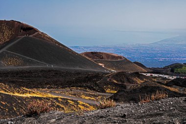 Gün boyunca Etna Dağı 'ndan deniz manzarası. İtalya 'ya bir gezi.