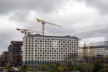 Yağmurlu bir günde Alman başkentinde inşaat işi