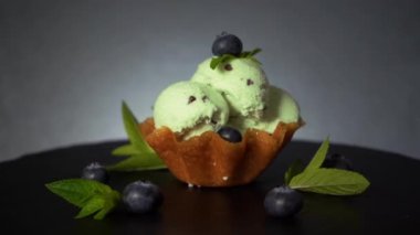 Naneli dondurma, yaban mersinli tatlı waffle, 4K