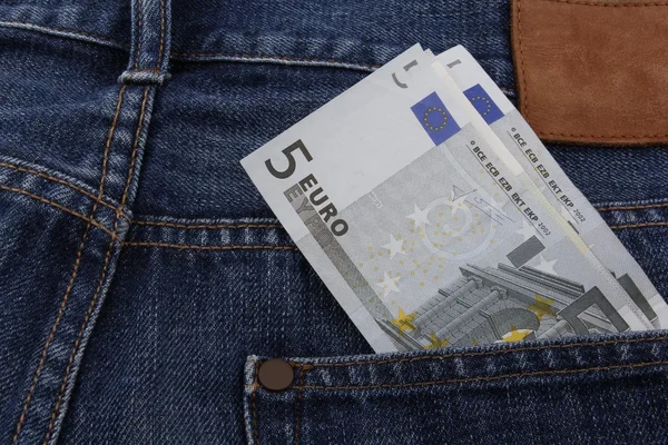 Банкноты евро (EUR) в кармане — стоковое фото