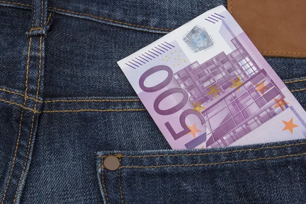 Евро (EUR) в кармане . — стоковое фото