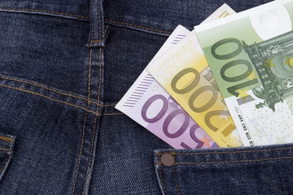 Евро (EUR) в кармане . — стоковое фото
