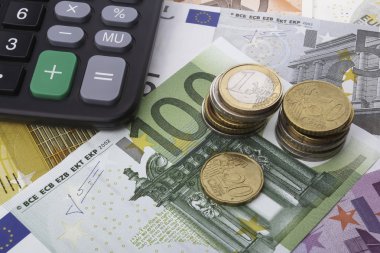 Euro (Eur) ve bir hesap makinesi. İş kavramı.