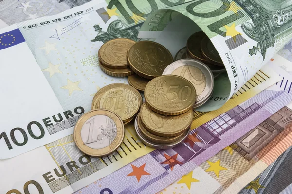 Billetes y monedas en euros. Concepto empresarial . —  Fotos de Stock