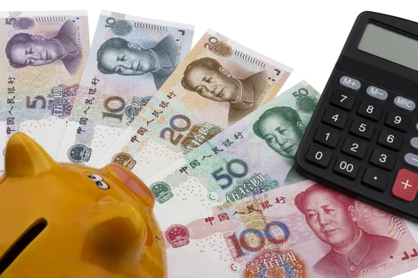 Chinees geld (Rmb), piggy bank en een rekenmachine. — Stockfoto