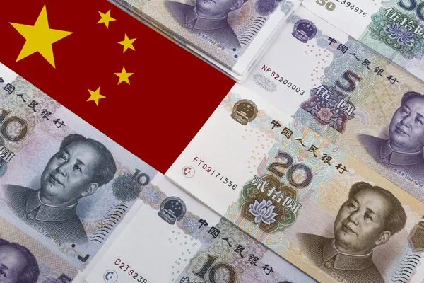 Chinesisches Geld (rmb) und Flagge. — Stockfoto