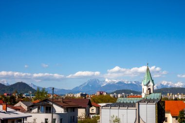 Ljubljana görünümü Koseze ilçe ve Alpler