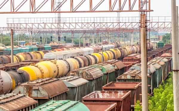 Many trains with cargo wagons — Stock Photo, Image