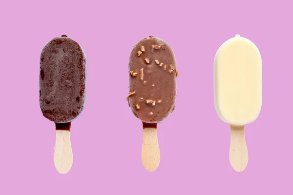 Três sorvetes em fundo rosa — Fotografia de Stock
