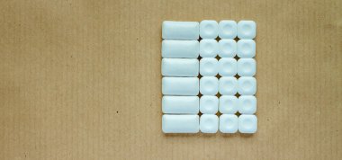 Nane tatlılar ve çiğneme diş etleri ayarla