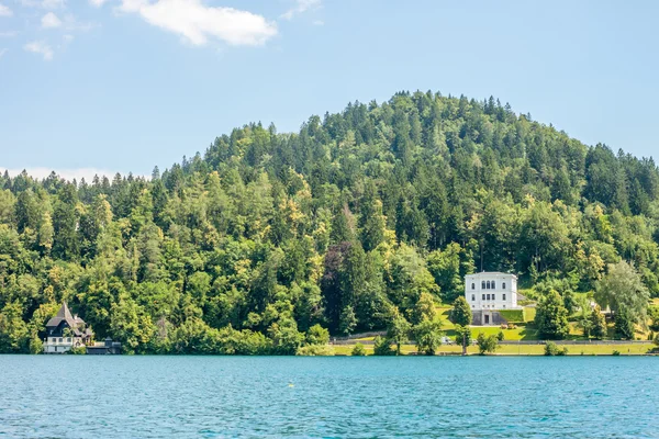 Luxus-Haus am Seeufer — Stockfoto