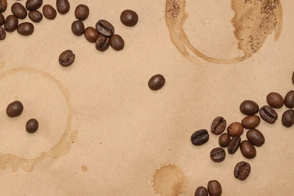 Coffee beans and cup spot on kraft background — Stock Photo, Image