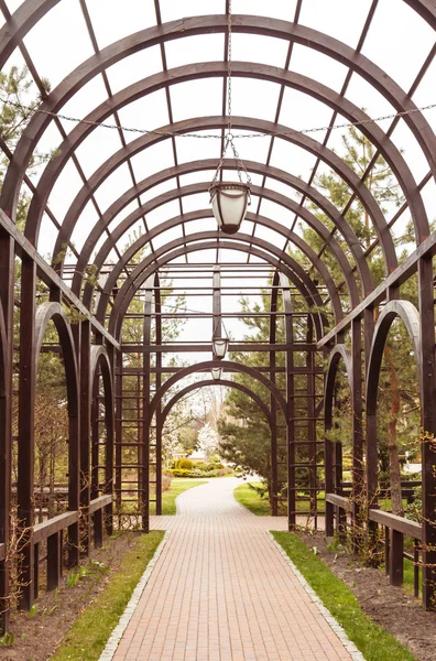 Archway no jardim — Fotografia de Stock