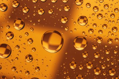 bir satranç tahtası üzerinde damla