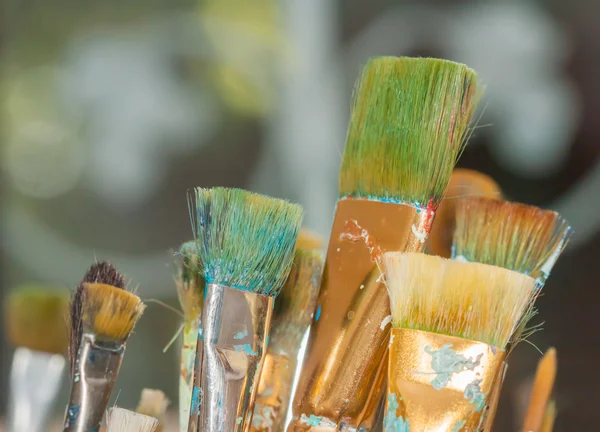 ペイント ブラシとオイル塗料 — ストック写真