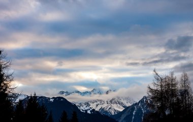 Kış Alpler üzerinden günbatımı