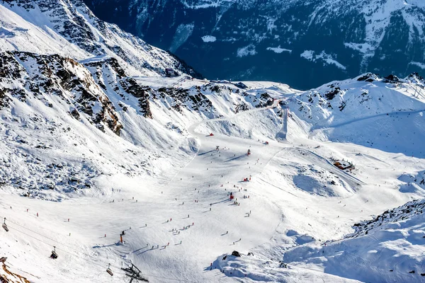 View down ski piste — Stock Photo, Image