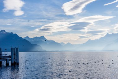 Cenevre Gölü ve Alpler güzel manzara