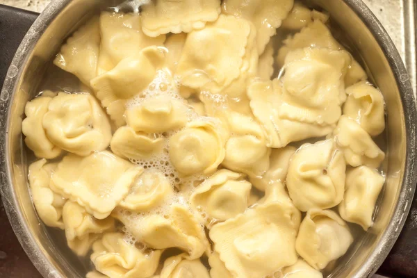 Ravioli in padella — Foto Stock