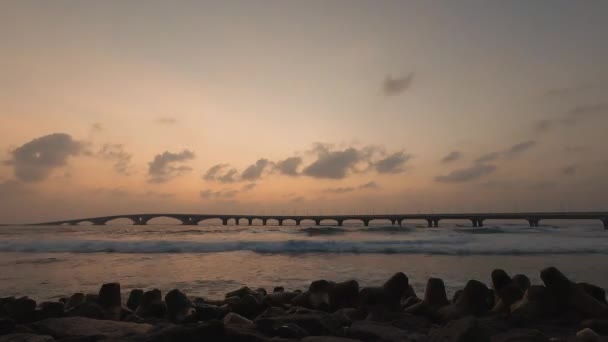 Nascer Sol Com Vista Para Ponte Que Liga Hulhumale Macho — Vídeo de Stock