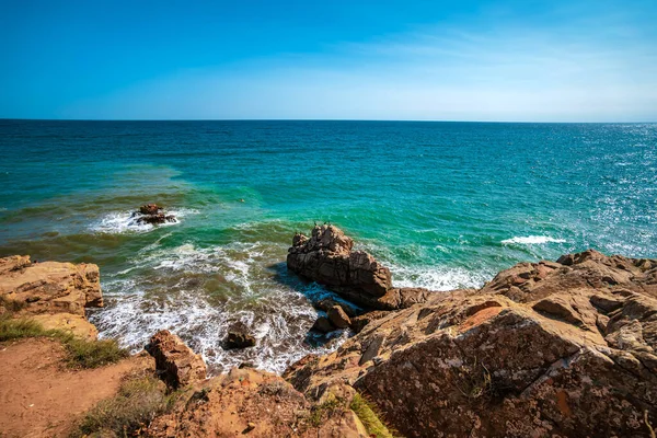 来自克里米亚的岩石和波浪的海景 — 图库照片