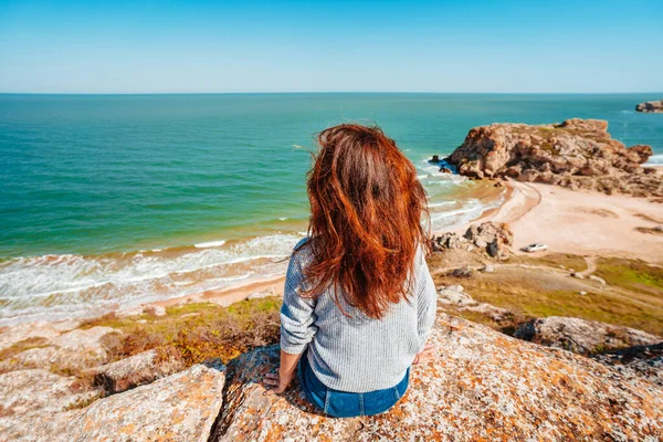 Happy Woman Long Hair Sits Rock Her Back Camera Admires — Stock Photo, Image