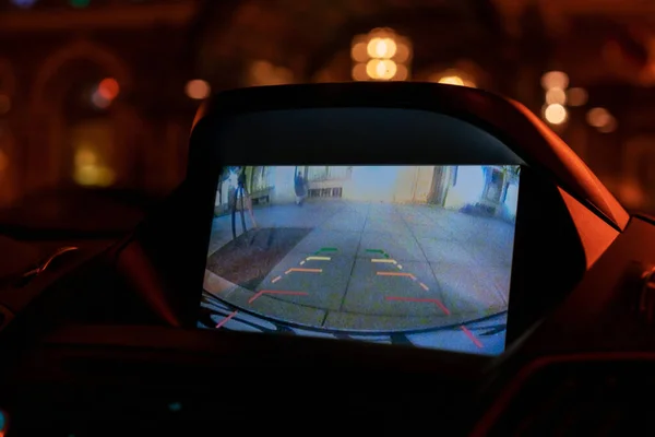 Nowoczesne Wnętrze Samochodu Świecącymi Niebieskimi Panelami Włączonym Nocy Ekranem Czujnikami — Zdjęcie stockowe