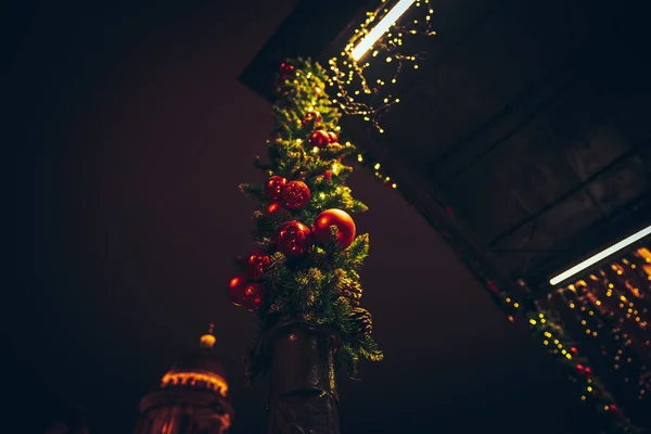 Boże Narodzenie Świąteczne Niewyraźne Tło Bokeh Choinka Światła Zimową Noc — Zdjęcie stockowe
