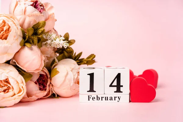 Flower Composition Hearts February Pink Background Wooden Calendar — Stock Photo, Image