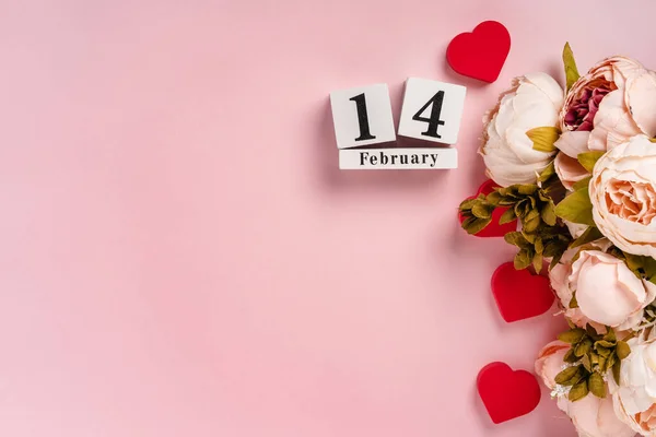 Flower Composition Hearts February Pink Background Wooden Calendar — Stock Photo, Image