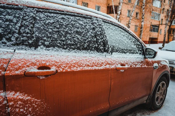 Zasněžené Křídlo Auta Sněhová Zimní Sezóna Pro Motoristy — Stock fotografie