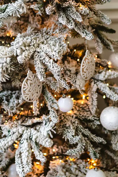 Vánoční Strom Borovice Dekor Představuje Nový Rok Domů Zimní Intrerier — Stock fotografie